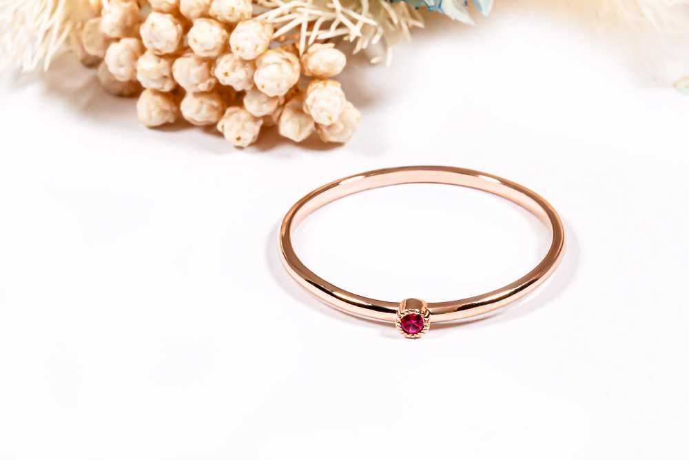 Кольцо из красного золота с рубином