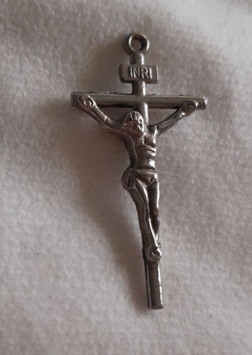 Srebrny krzyżyk z Jesusem
