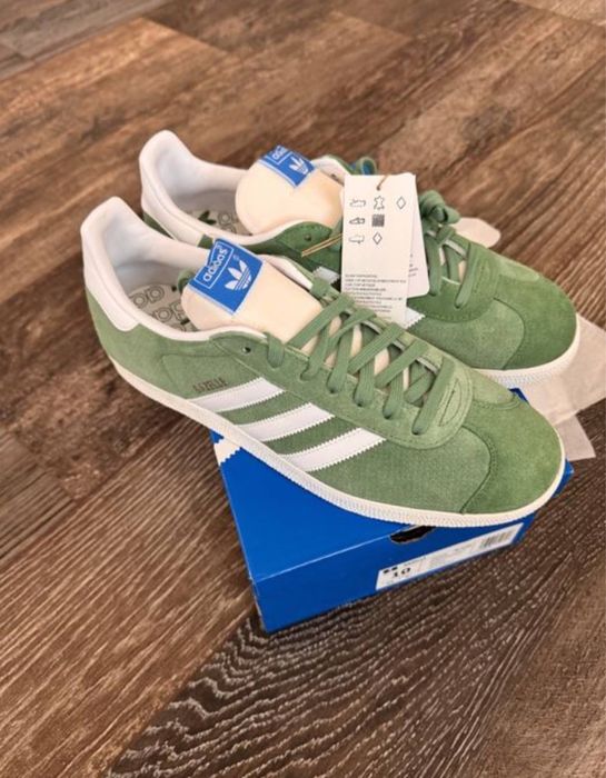 Кроссовки adidas