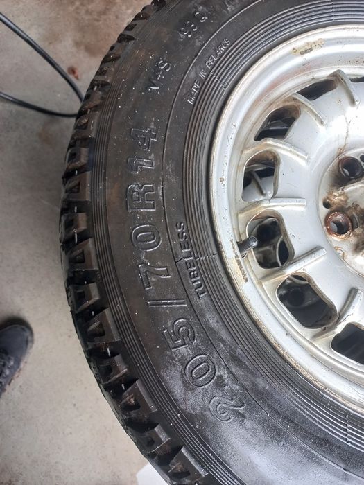 Продам резину 205 70 14