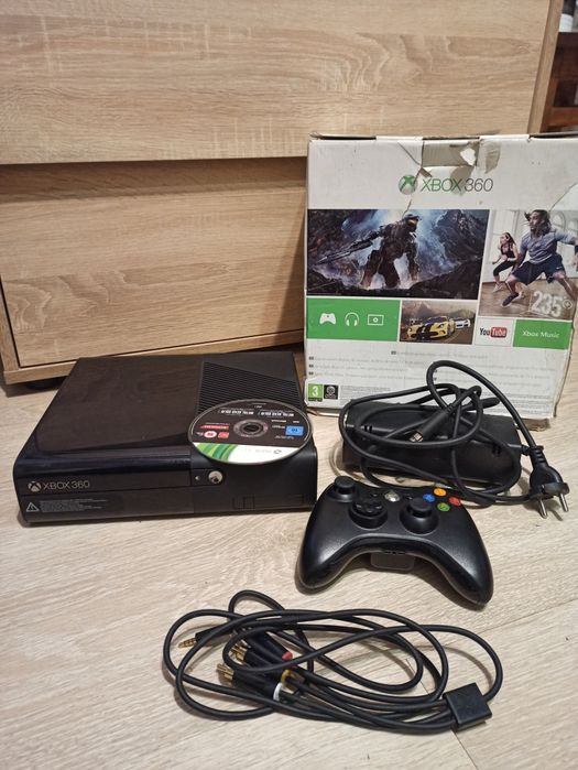 Ігрова приставка Xbox 360 E