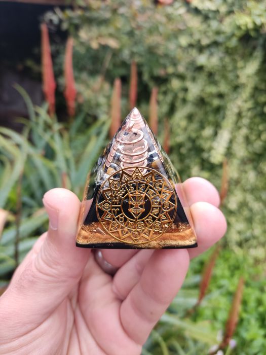 Pirâmide Orgonite