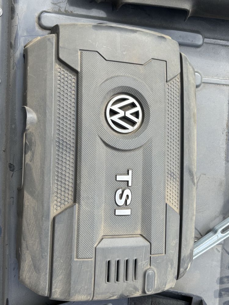 Кришка двигуна VW jetta passat 1.8 2.0 gli гібрит