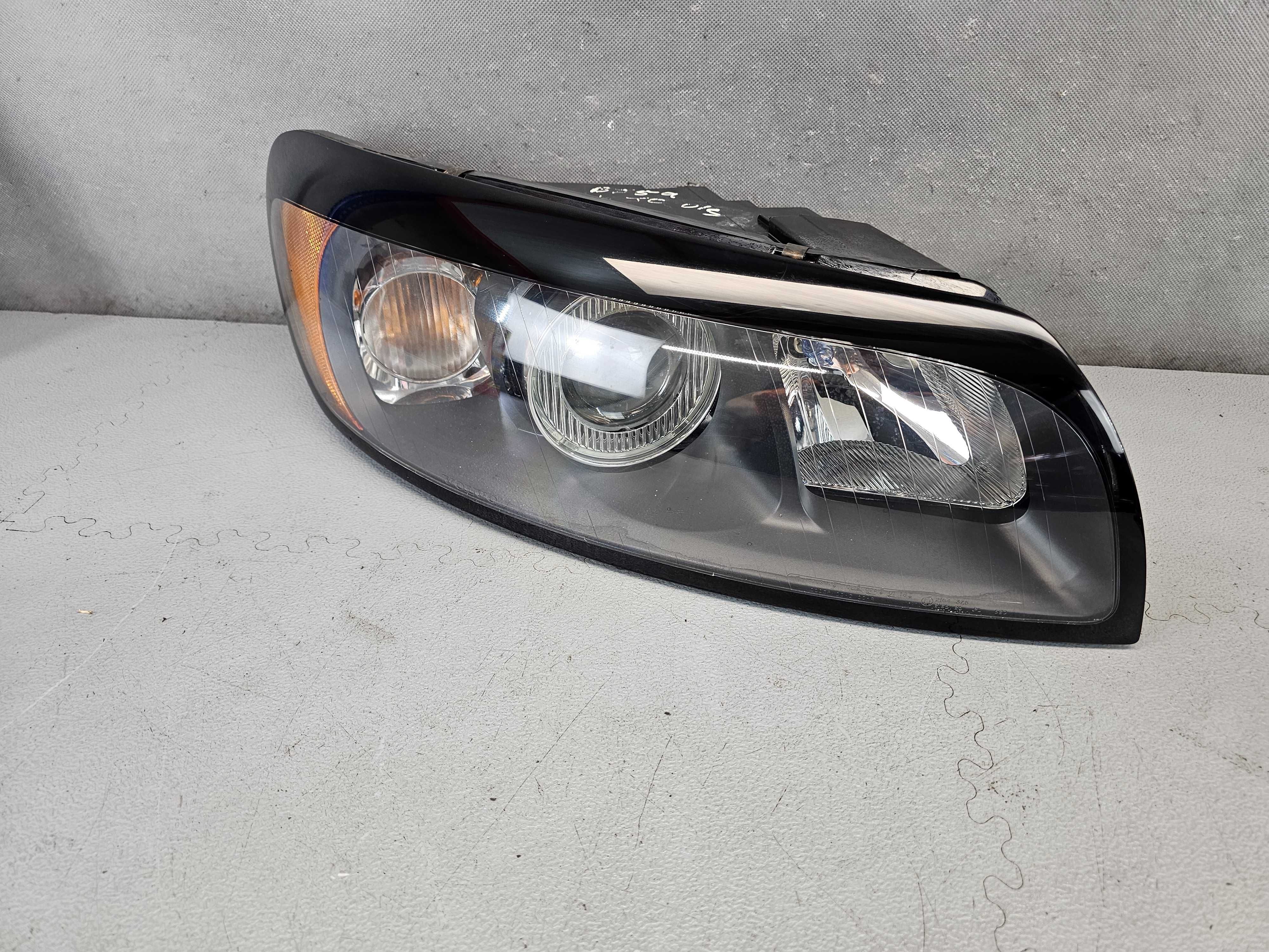 Volvo C30 06-10r. Lampa Przednia Prawa Kompletna Europa Ładna
