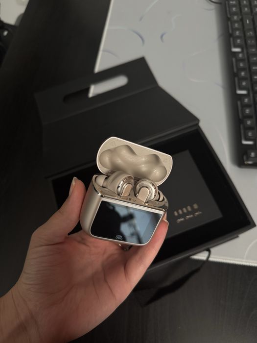 Phones de ouvido sem fio JBL TOUR 3