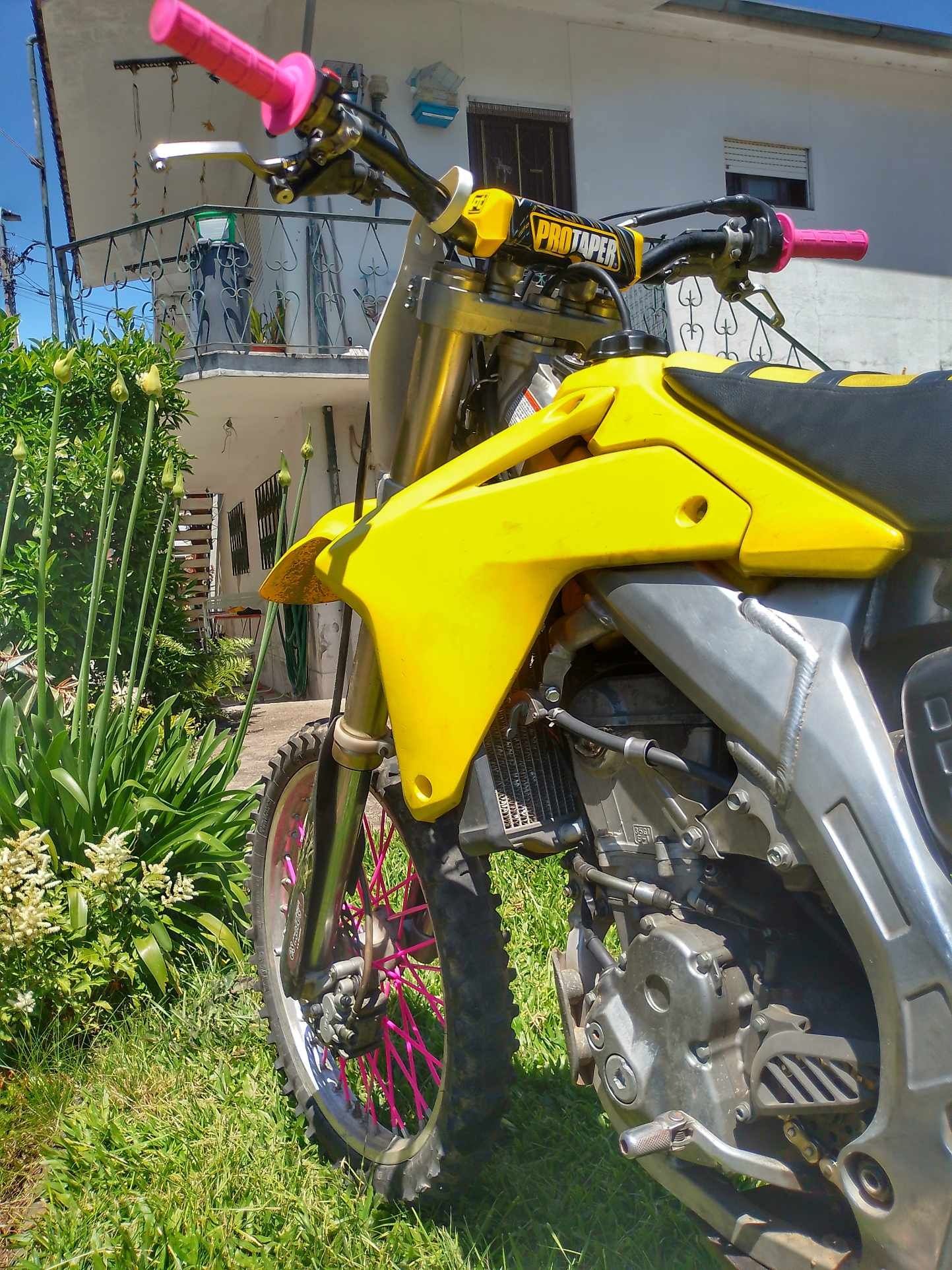Rmz 450 ( Kit AThena 490 )
Mota de 200
Com muita força bruta 
Atualm