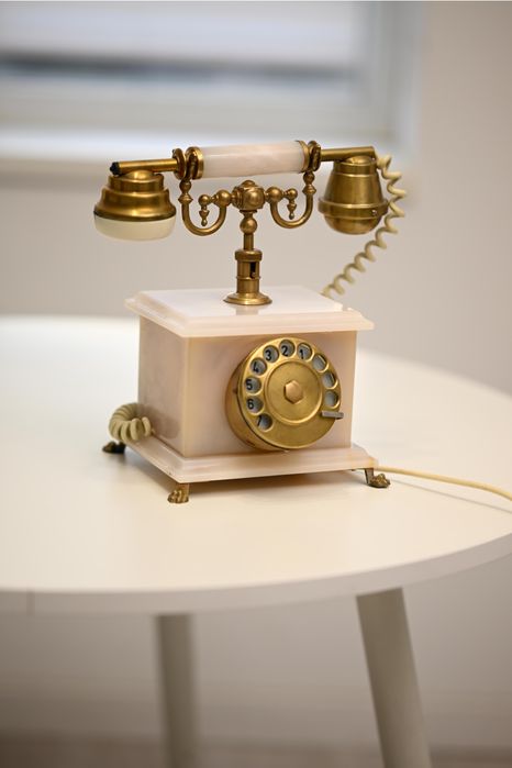Продам вінтажний телефон ( З МРАМОРУ )у ретро-стилі