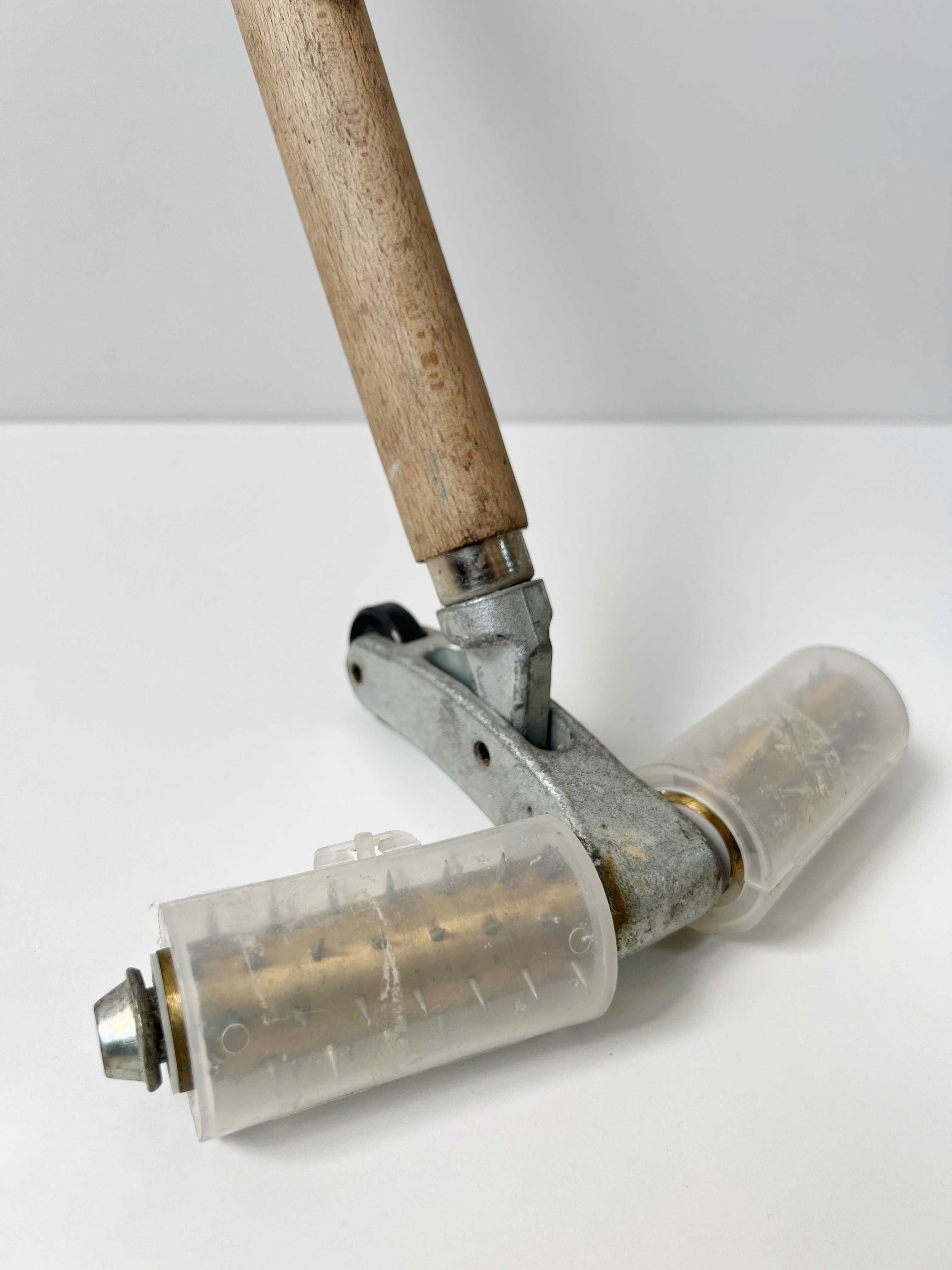 Wałek do perforacji tapet FRIEES wałek kolczasty/ perforator z kolcami