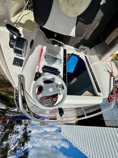 Quicksilver 460 Cabin 2004 – Tohatsu 50cv como novo – GPS, sonda,