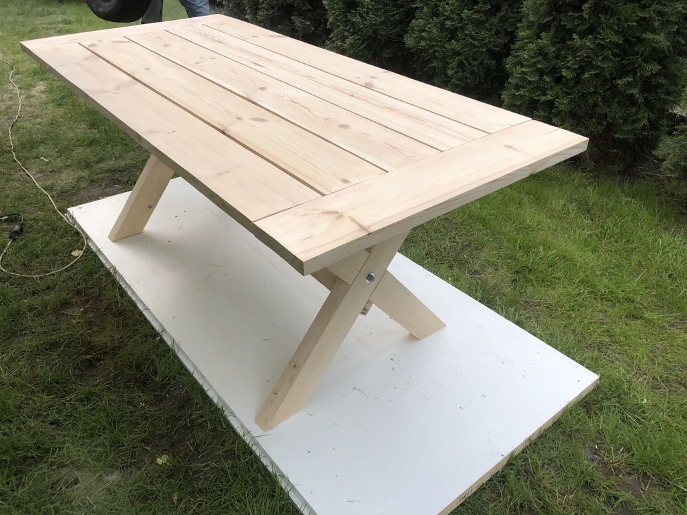 Nowy stół ogrodowy