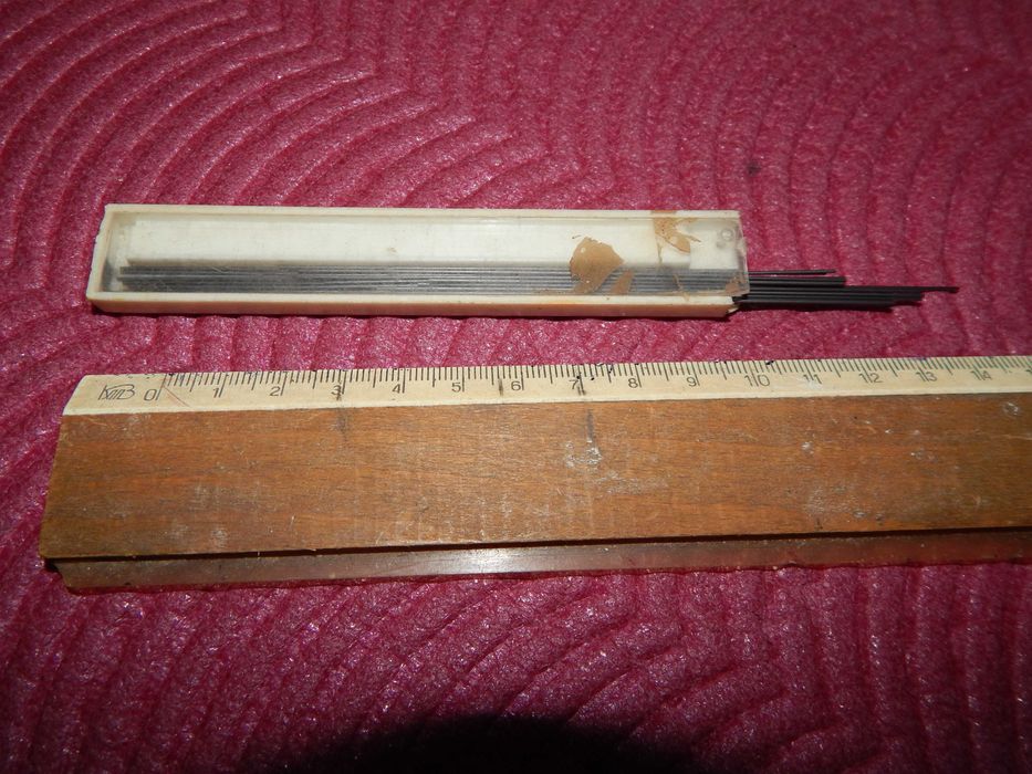 Линейка чертежная, для сопромата, грифели чертежные, циркуль ГОСТ