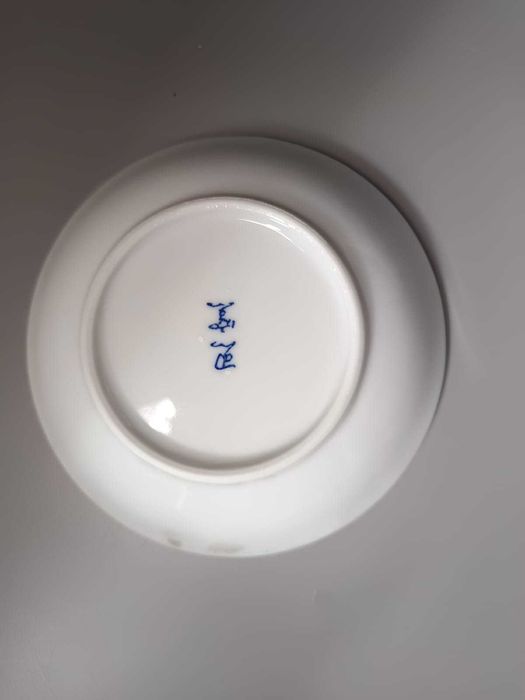 Prato em Porcelana Japonesa – Arita-yaki | Motivo Floral Azul & Coral