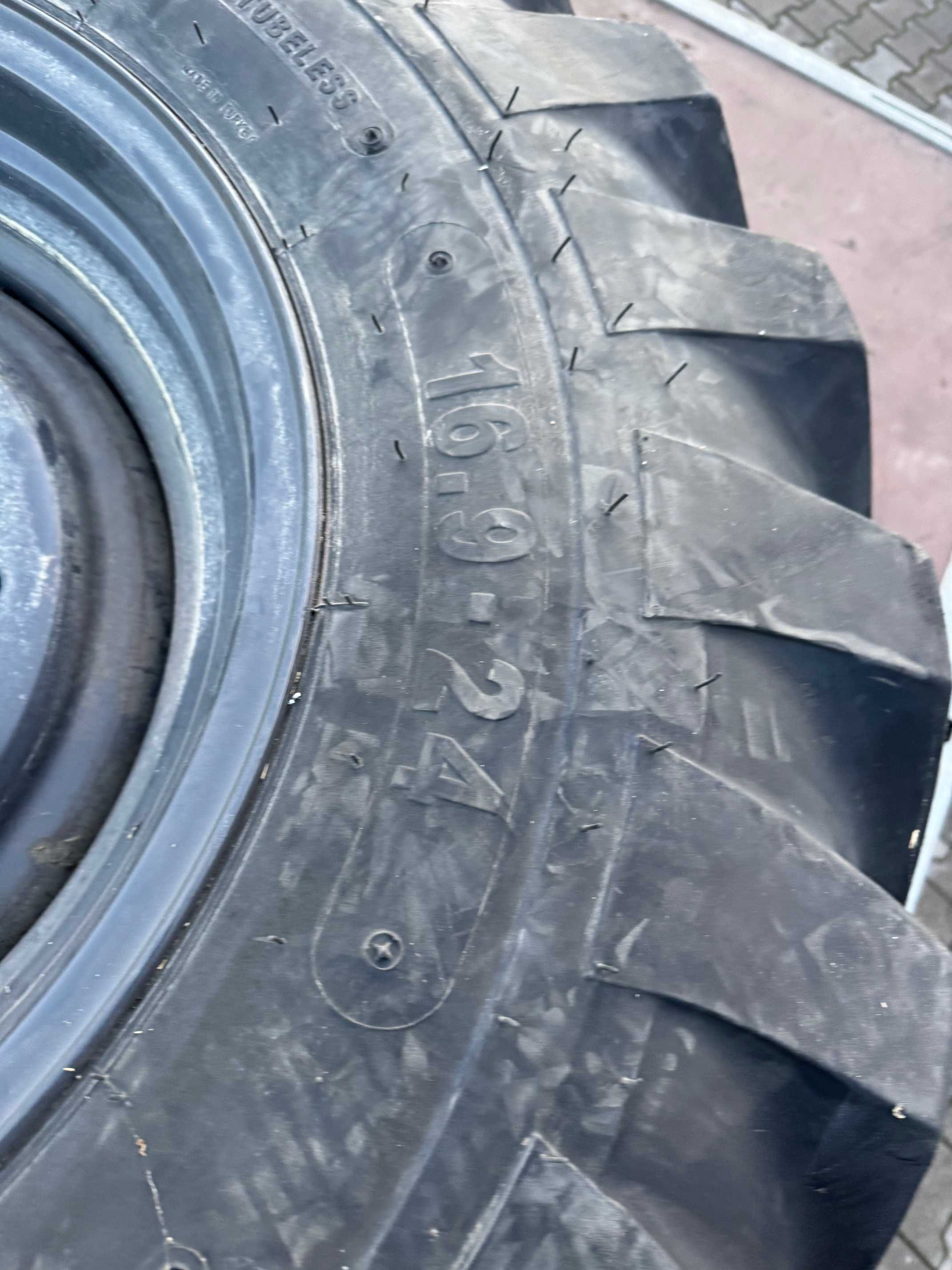 Koła komplet opona 16,9 R24 z felgą koparka New Holland Case nowe