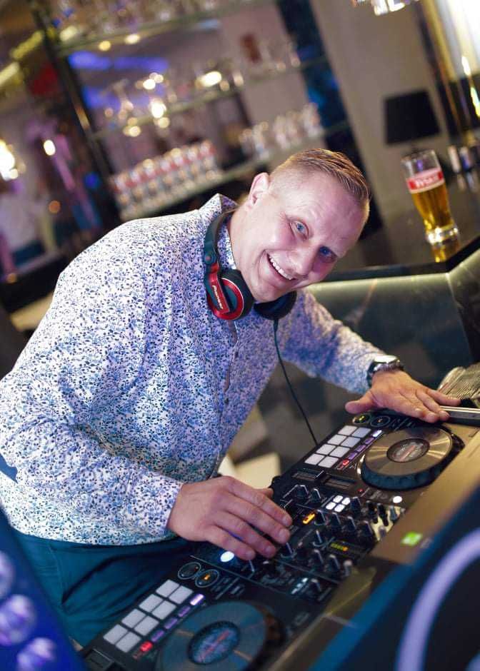 DJ do współpracy DJ DIN zadba i najlepszą oprawę muzyczną. Zapraszam !