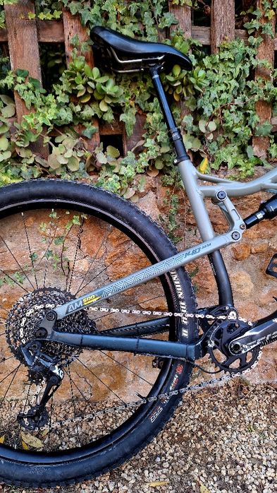 Bicicleta AM suspensão total