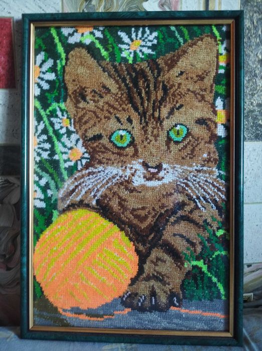 Колекція картин, вишита вручну хрестиком.