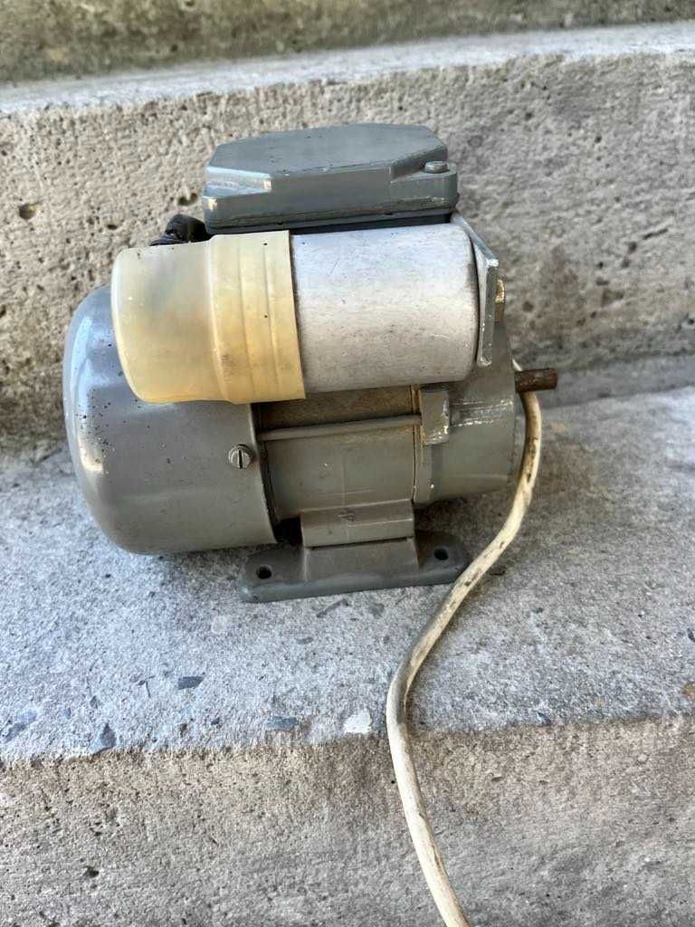 Silnik elektryczny 0,09kW, 220 V, 50 Hz, 1400 obr/min