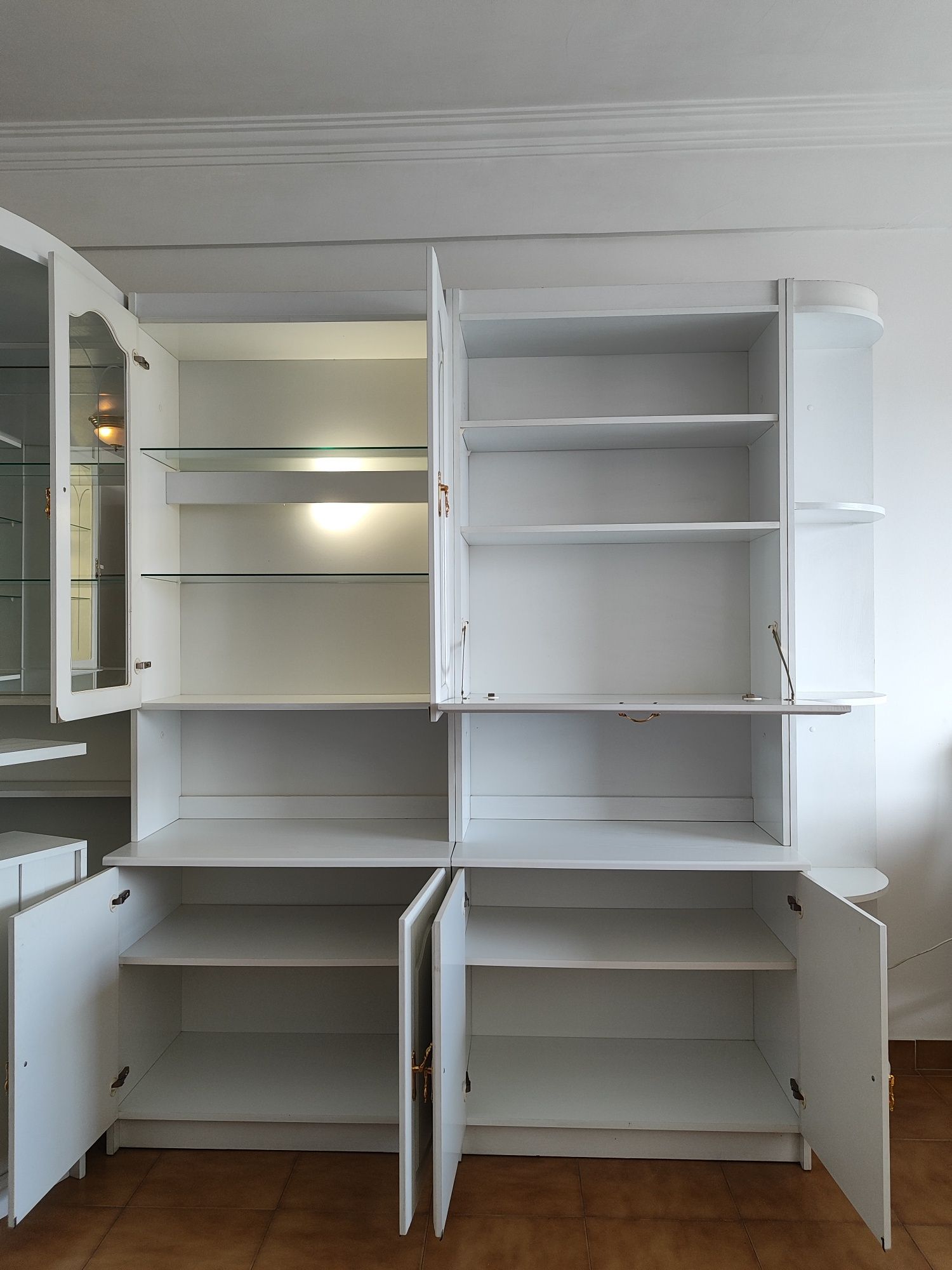 Movel modular com luzes e zona de bar