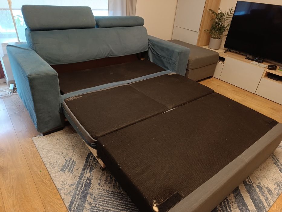 Sofa rozkładana plus skrzynia pufa