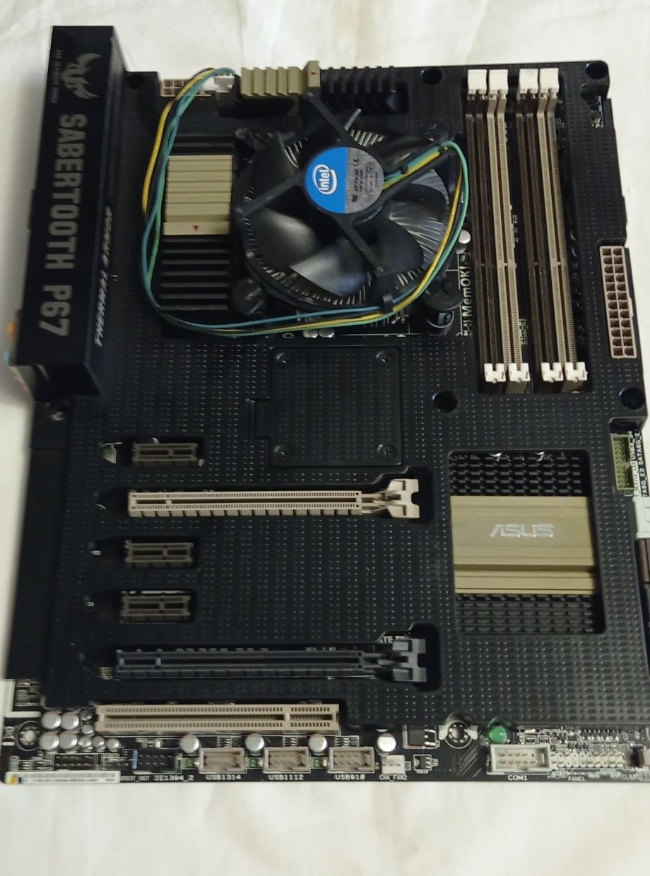 Материнская плата Asus sabertooth P67