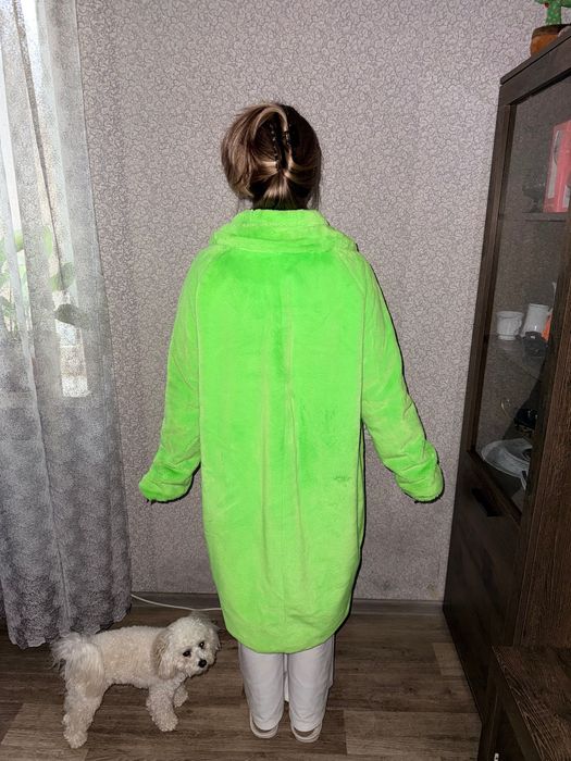 Яскрава шуба зі штучного хутра оверсайз