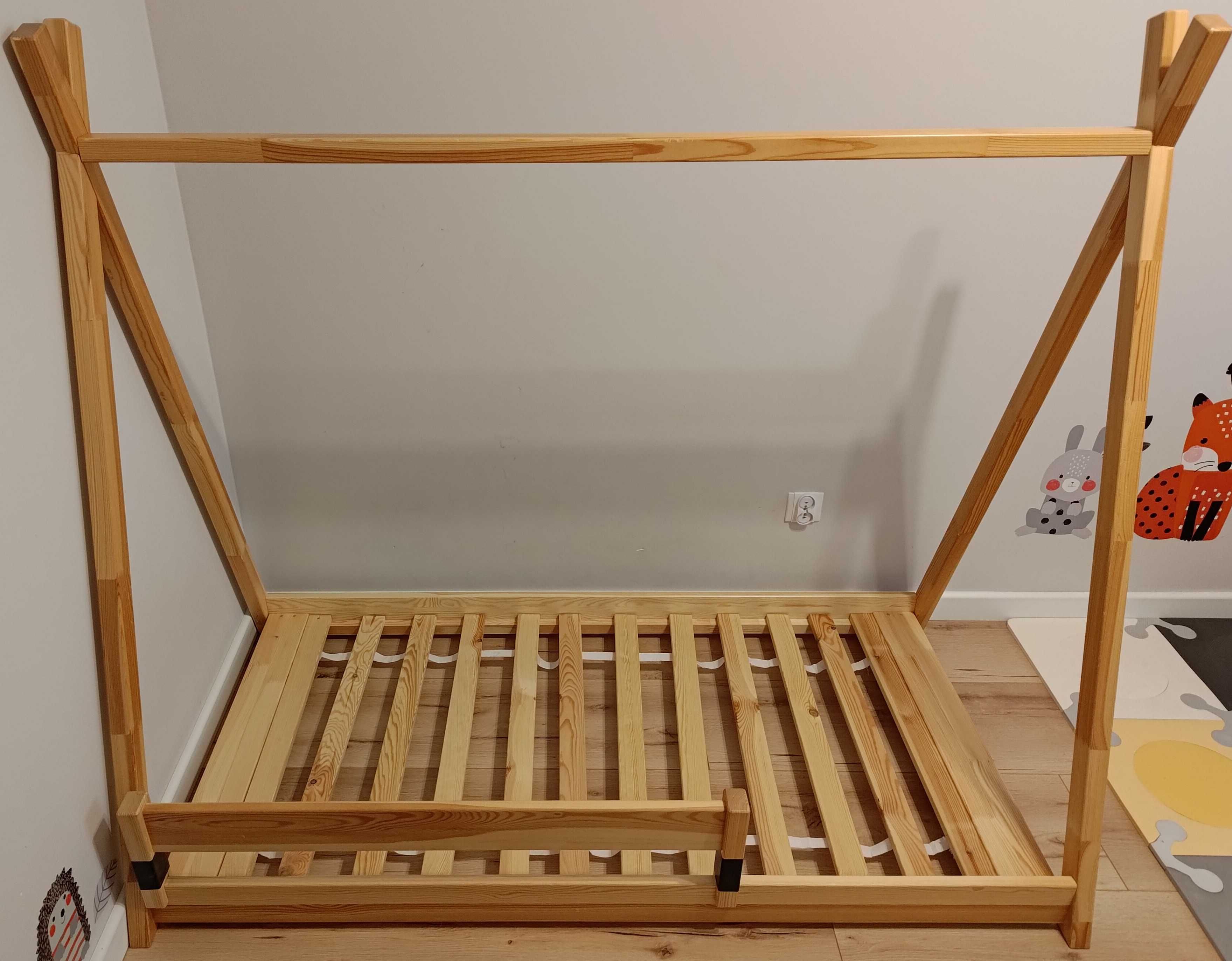 Drewniane łóżko TIPI dla dziecka firmy YOUKO