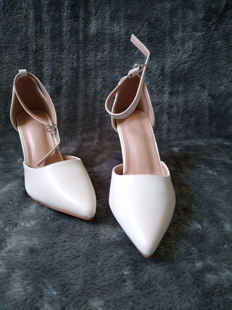 Buty na obcasie blokowym Cuccoo