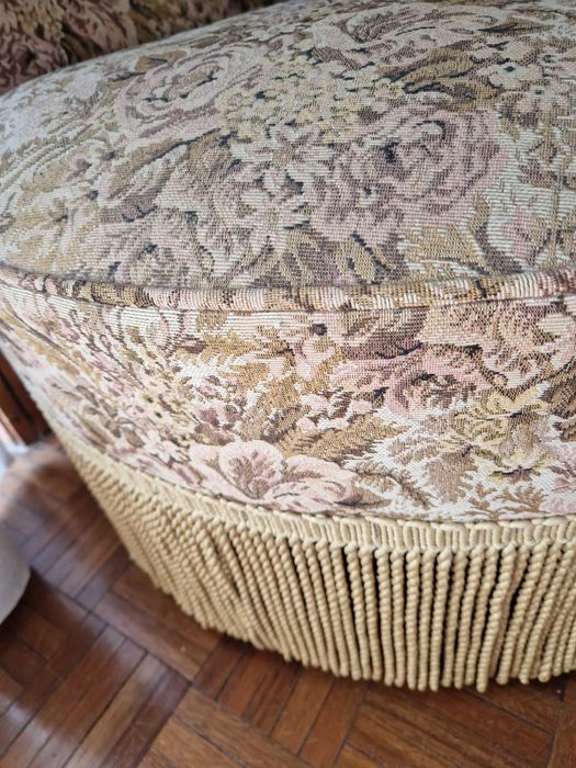 Senhorinha ( sofá de quarto)procura novos donos