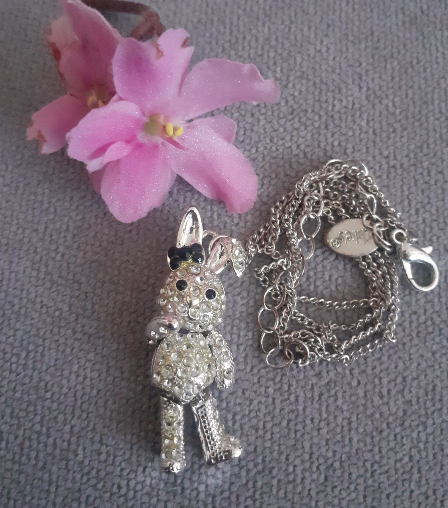 Biżuteria dla dziewczynki łańcuszek wisiorek claire's króliczek