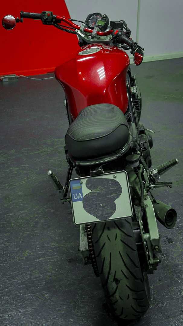 Мотоцикл Yamaha fzs600 cafe racer
