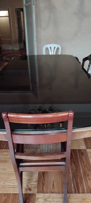 Mesa de Sala de Jantar com tampo de vidro