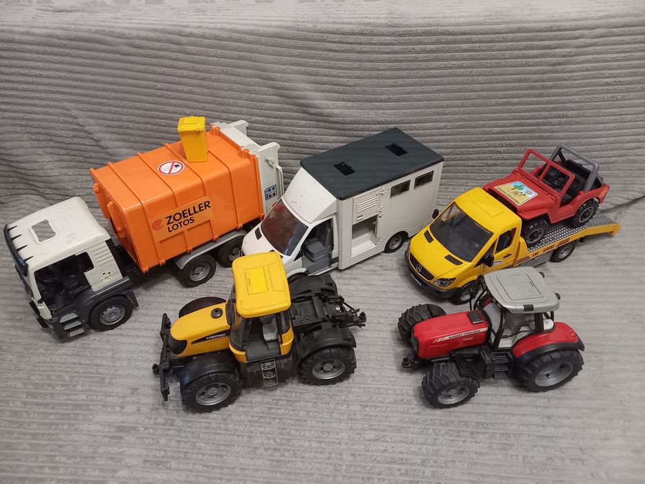 Машинки Bruder по 400 грн кожна