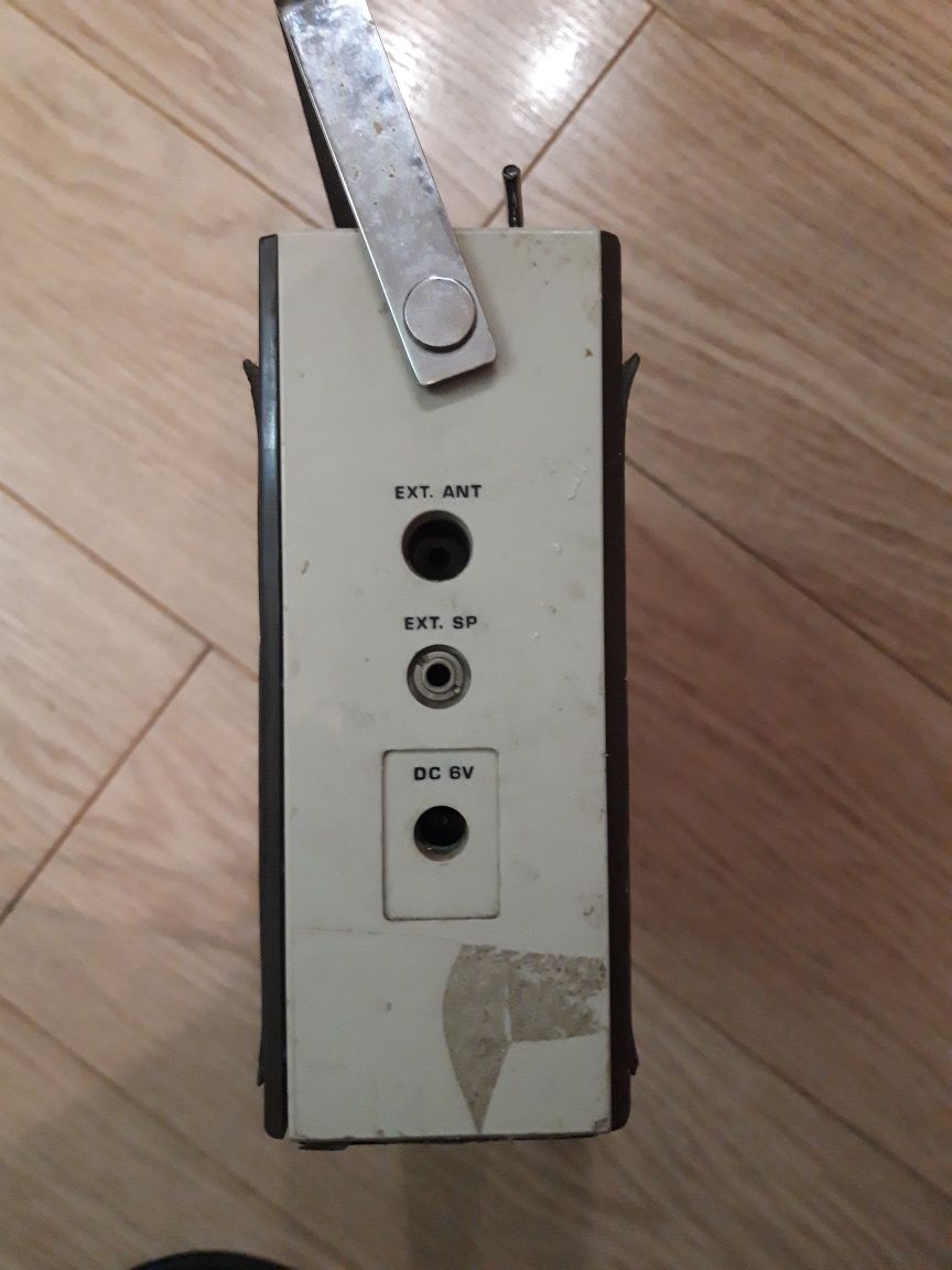 портативный винтажный транзисторный радиоприемник sanyo