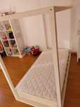 Cama branca de criança