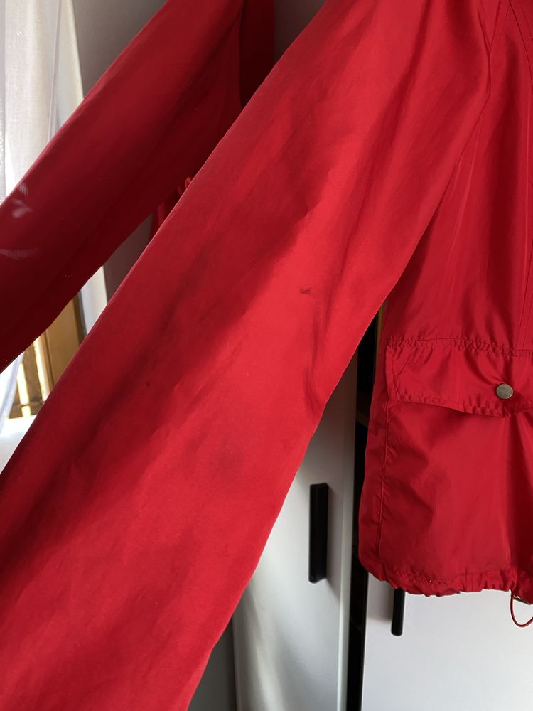 Czerwona cienka kurtka Top Secret r. 38, elegancka i modna