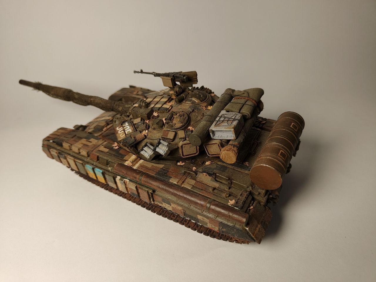 Український Т-64БВ у масштабі 1/35 готова модель