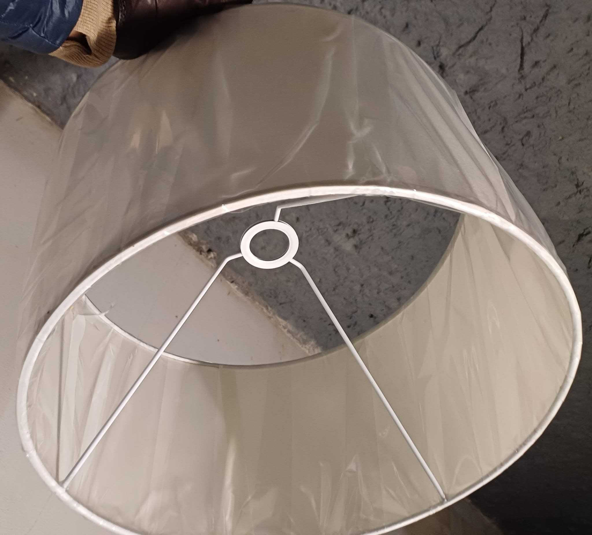 Lampa stojąca z abażurem