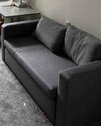 Dwuosobowa sofa rozkładana w kolorze szarym