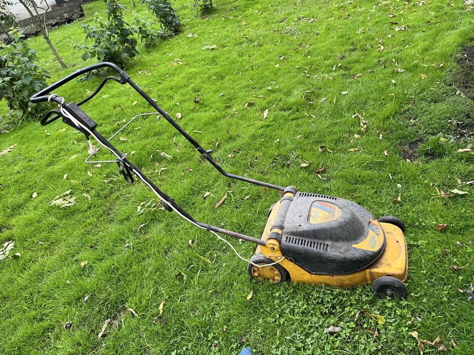 Продам газонокосарку електричну