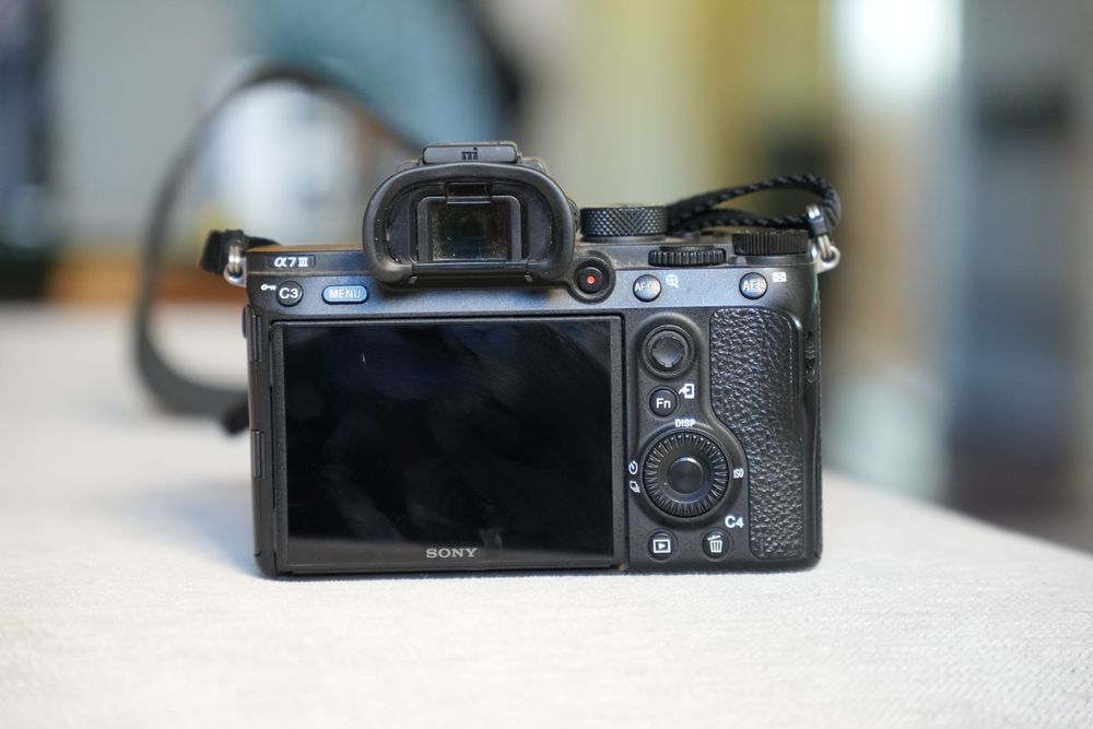 Sony a7III com pouco uso (14,510 disparos)