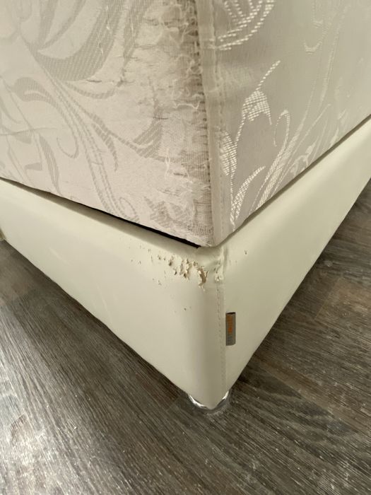 Ліжко з каркасним матрацом