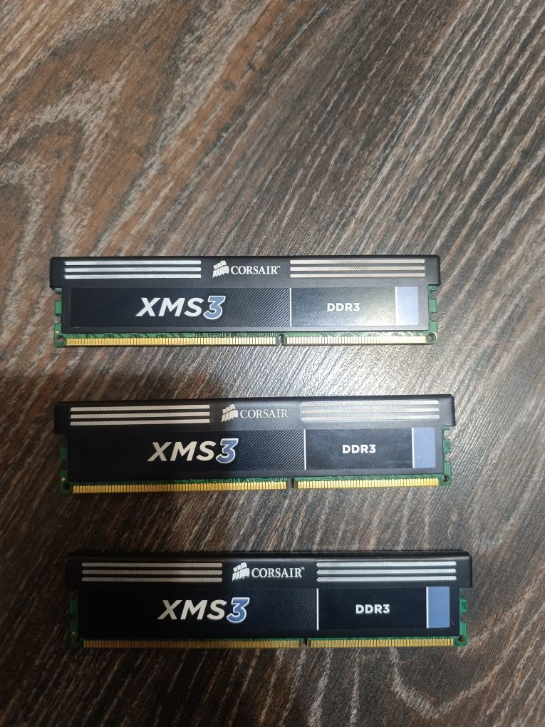 Модуль памяти Corsair XMS - 3  DDR 3 . 8 GB .