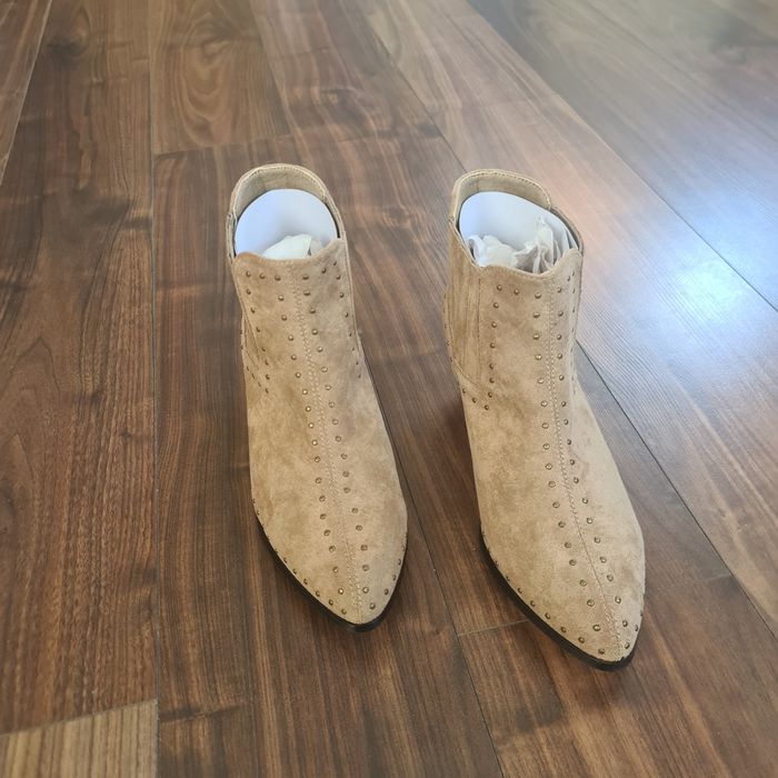 Черевики жіночі.