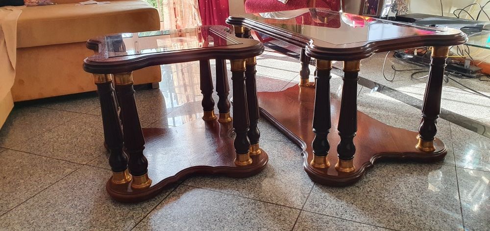 Conjunto de mesas de centro em mogno