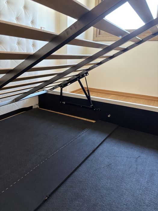 Cama 160x200 cm com sommier excelente para arrumação