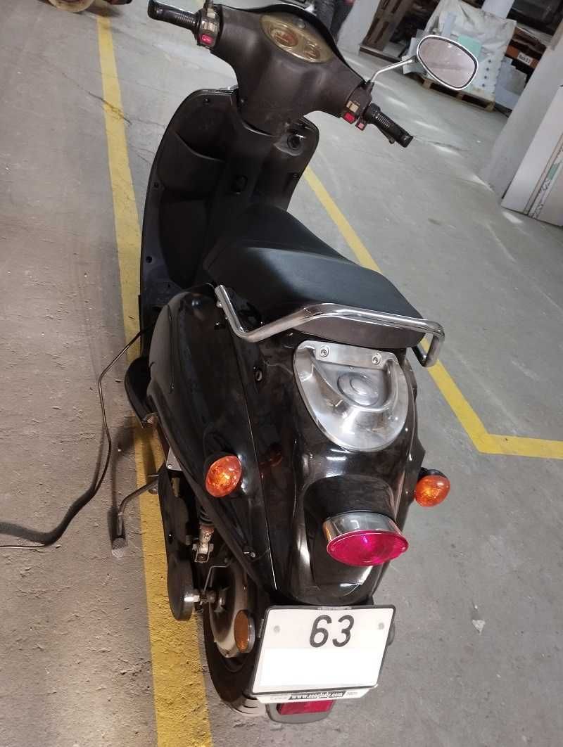 Mota scooter vespa 100% elétrica