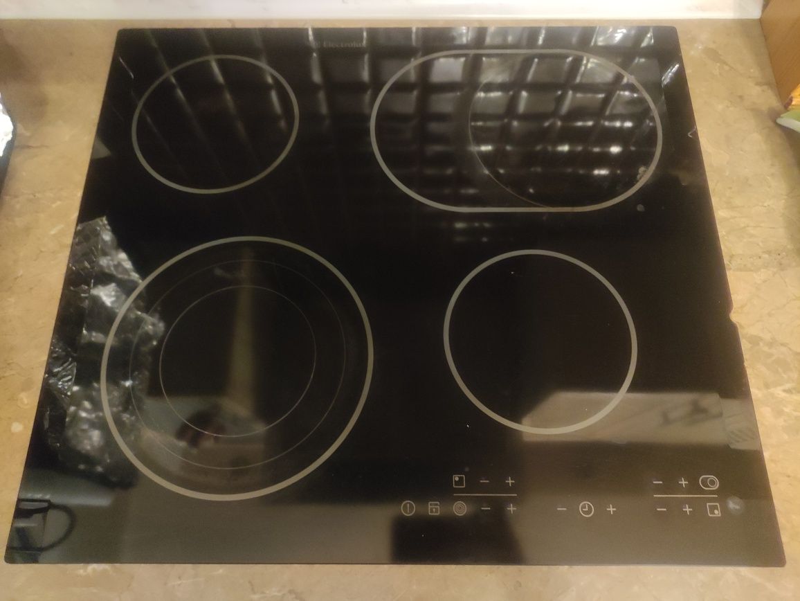 ELECTROLUX EHS 60200 P варочная стеклокерамическая поверхность