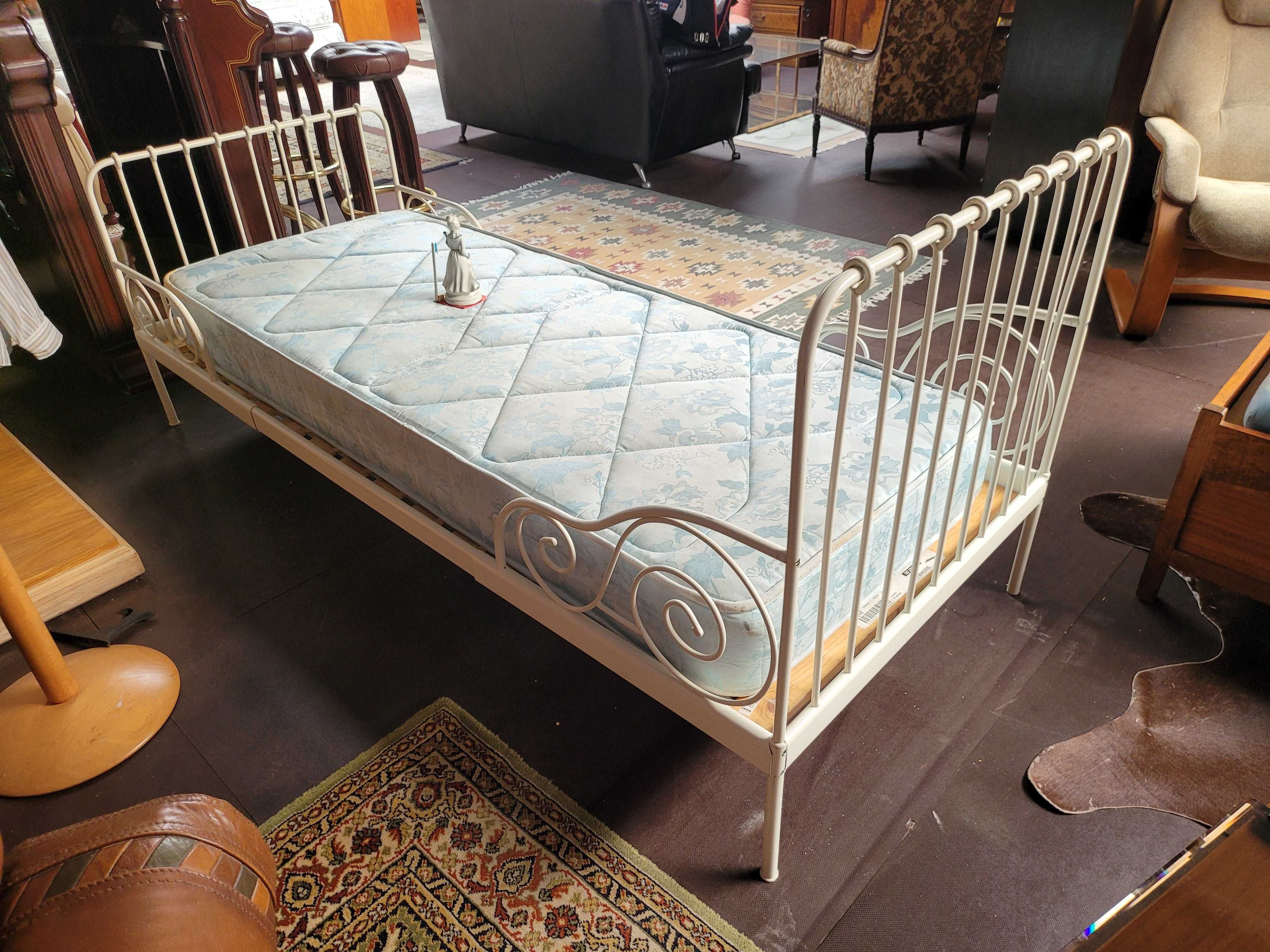 Cama em ferro ajustável em comprimento - Com estrado e colchão - Est