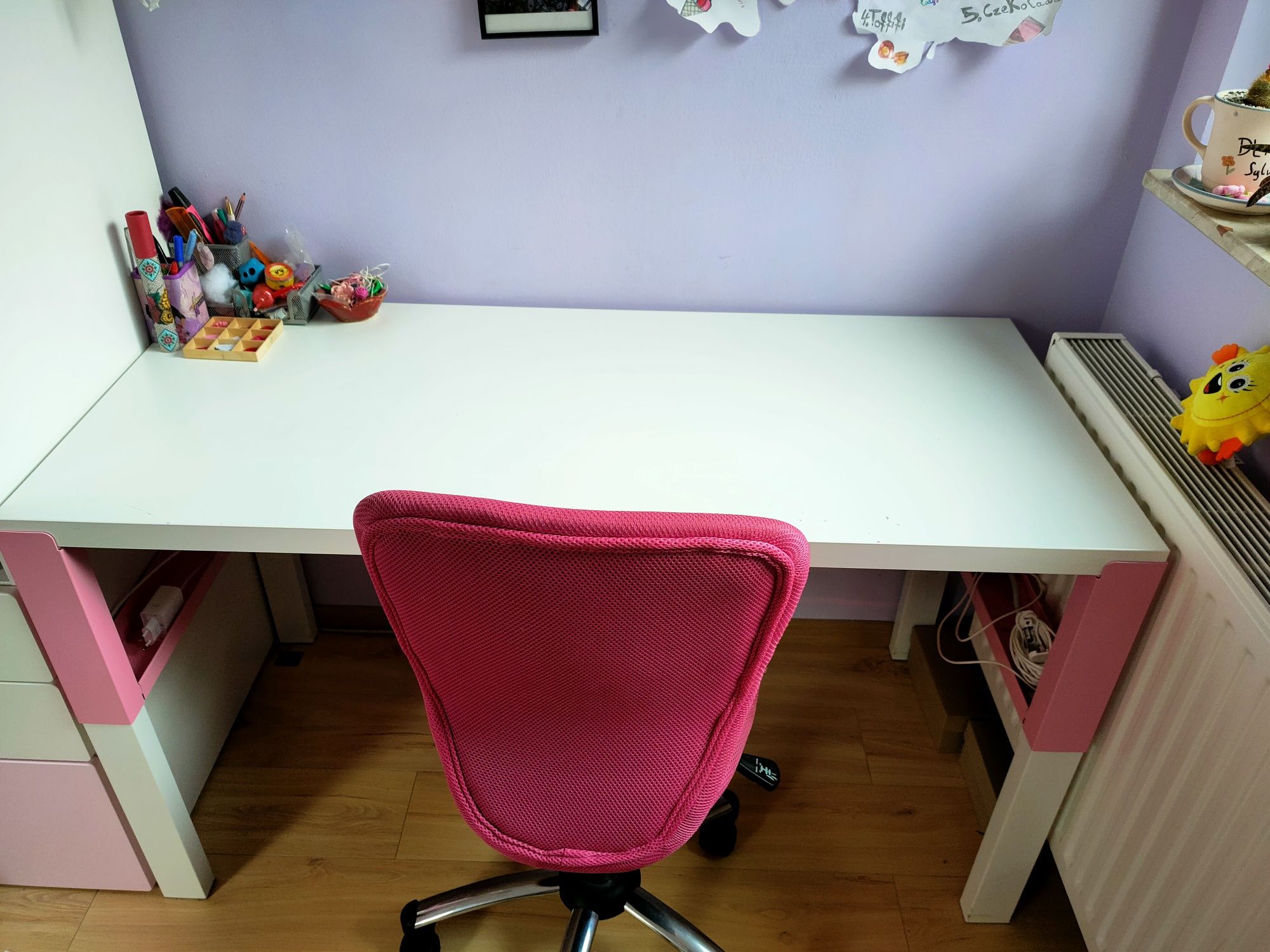 Meble młodzieżowe IKEA SMASTAD dziewczynka
