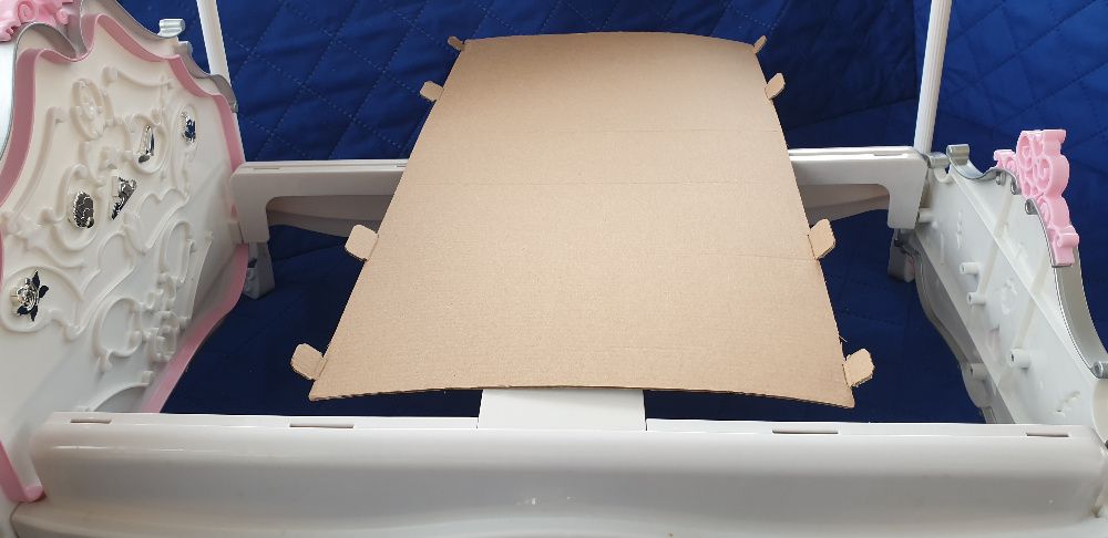 Disney Princess & Me Royal Canopy Bed-Królewskie łóżko z baldachimem 2